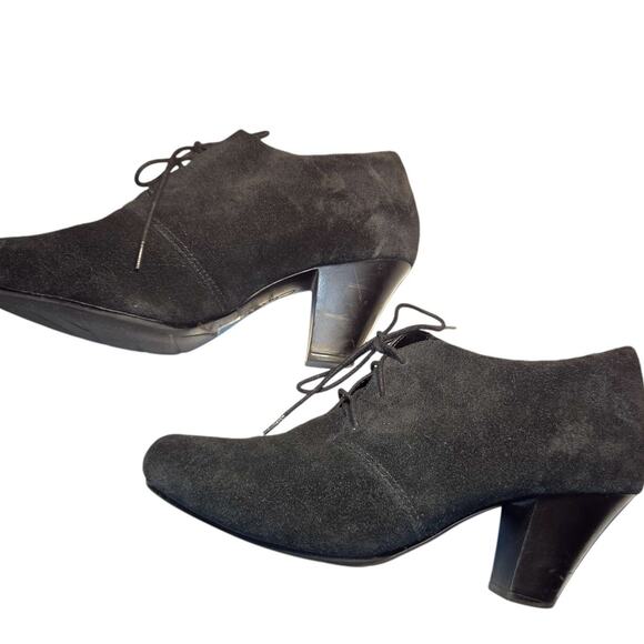 Clarks 8.5 Gray Leather Women's Ankle Boots Shoes 8 1/2 2 1/2 Inch Heels - Picture 1 of 7